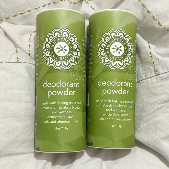 HoneyBee Gardens Other - HoneyBee Gardens Deodorant Powder — Green Duo